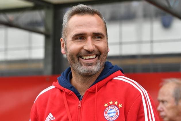 Tim WALTER Trainer (FCB),l acht,lachen,lachend,optimistisch,gutgelaunt Einzelbild,angeschnittenes Einzelmotiv,Portraet,Portrait,Porträt. Fussball Regionalliga Bayern: TSV 1860 Muenchen-FC Bayern Muenchen II, 0-1, 17.Spieltag,Spieltag17,Saison 2017 18 am 22.10.2017,Stadion an der Gruenwalder Strasse.