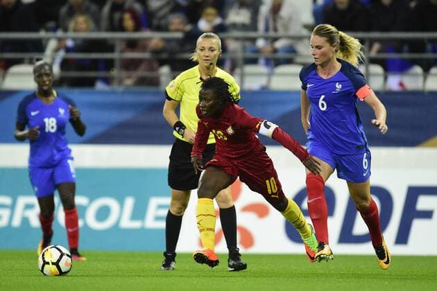 Amandine Henry France vs Elizabeth Addo Ghana FOOTBALL France vs Ghana feminine amical Reims 23 10 2017 JBAutissier Panoramic 