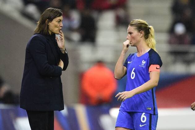 Corinne Diacre selectionneur Coach France Amandine Henry France FOOTBALL France vs Ghana feminine amical Reims 23 10 2017 JBAutissier Panoramic 