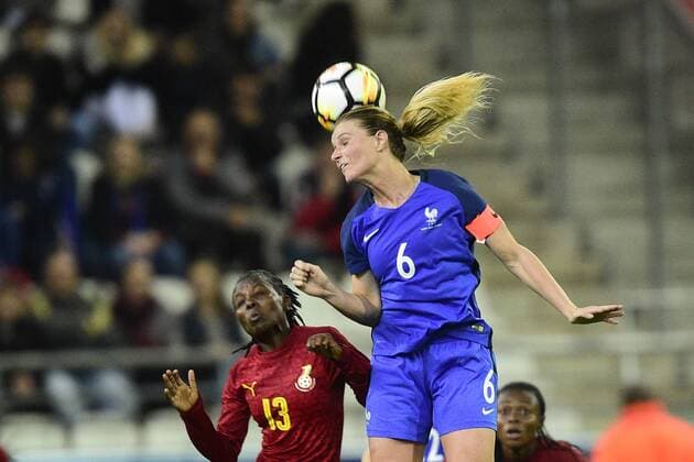 Amandine Henry France vs Mary Essiful Ghana FOOTBALL France vs Ghana feminine amical Reims 23 10 2017 JBAutissier Panoramic 