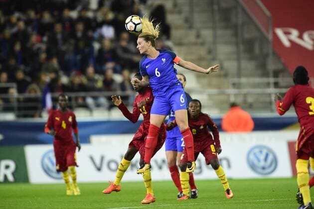 Amandine Henry France vs Mary Essiful Ghana FOOTBALL France vs Ghana feminine amical Reims 23 10 2017 JBAutissier Panoramic 