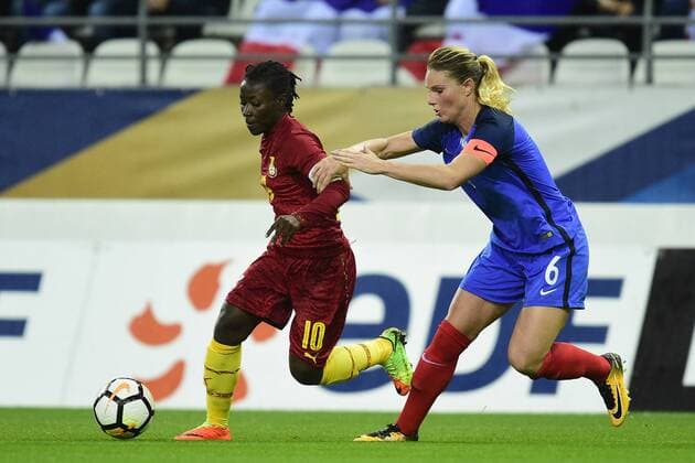 Amandine Henry France vs Elizabeth Addo Ghana FOOTBALL France vs Ghana feminine amical Reims 23 10 2017 JBAutissier Panoramic 