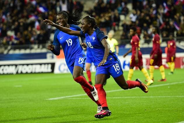 Bilder des Tages - SPORT joie des joueuses de l equipe de France apres le but de Viviane Asseyi France FOOTBALL France vs Ghana feminine amical Reims 23 10 2017 JBAutissier Panoramic 