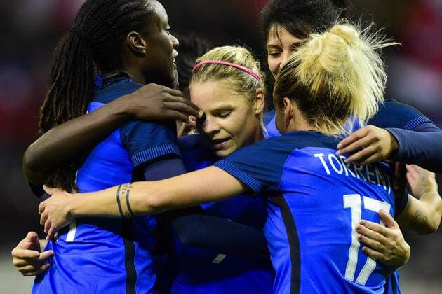 Bilder des Tages - SPORT joie des joueuses de l equipe de France apres le but de Eugenie Le Sommer France FOOTBALL France vs Ghana feminine amical Reims 23 10 2017 JBAutissier Panoramic 