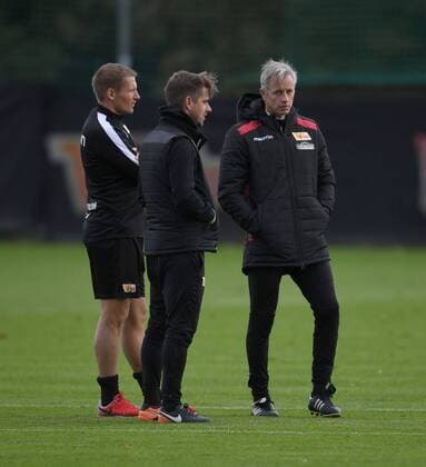 Fussball, Herren, Saison 2017 2018, 2. Bundesliga, 1. FC Union Berlin, Training, v. l. Fitnesstrainer Martin Krüger (1. FC Union), Co-Trainer Sebastian Bönig (1. FC Union), Trainer Jens Keller (1. FC Union Berlin), 09.10. 2017, Copyright: xMatthiasxKochx
