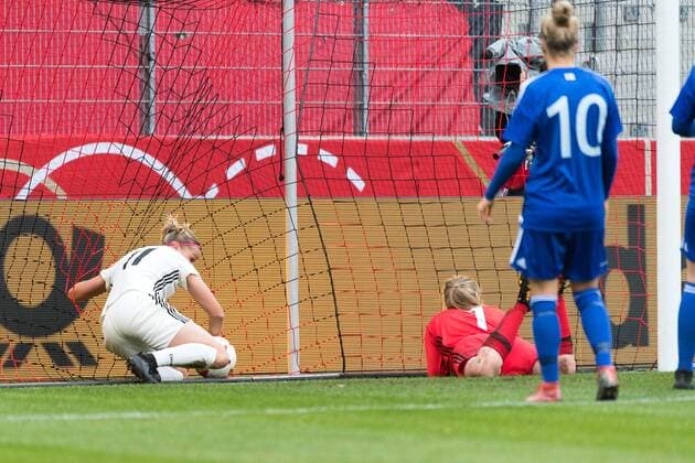 Tor zum 1:0 durch Popp (DFB 11), Deutschland gegen Faeroer, Fussball, Damen, WM Qualifikation, Grossaspach, 24.10.2017, Grossaspach Copyright: xWalther xEibner-Pressefotox EP_swr