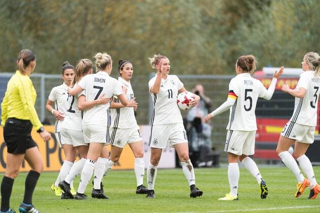 Tor zum 1:0 durch Popp (DFB 11), Deutschland gegen Faeroer, Fussball, Damen, WM Qualifikation, Grossaspach, 24.10.2017, Grossaspach Copyright: xWalther xEibner-Pressefotox EP_swr