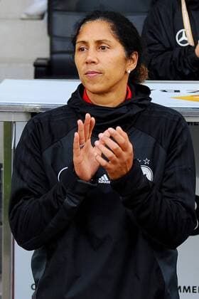 Bundestrainerin Steffi Jones (GER). Deutschland, Grossaspach: Fussball, Nationalmannschaft Frauen, WM-Qualifikation: Deutschland vs Faeroer am 24.10.2017, mechatronik-Arena.