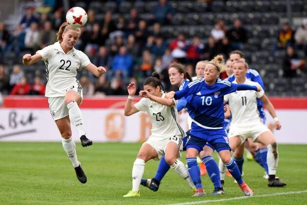 Tabea Kemme (GER), Hasret Kayikci (GER), Kristina Olga Hansen (FRO). Deutschland, Grossaspach: Fussball, Nationalmannschaft Frauen, WM-Qualifikation: Deutschland vs Faeroer am 24.10.2017, mechatronik-Arena.