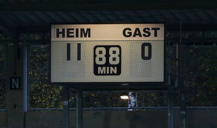 Aspach , Fußball Länderspiel Frauen WM Qualifikation , Deutschland vs. Färöer , Ergebnis Anzeigetafel