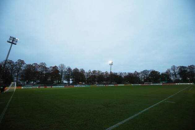 24.10.2017, xkvx, Fussball DFB Pokal, 1.FC Schweinfurt 05 - Eintracht Frankfurt, emspor, v.l. Stadionansicht Anischt Stadion Arena Flutlicht Rasen Schweinfurt
