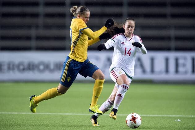 Fußball, Damen, WM-Quali, Schweden - Ungarn 171024 Sveriges Lina Hurtig och Ungerns Evelin Mosdoczi under VM-kvalmatchen i fotboll mellan Sverige och Ungern den 24 oktober 2017 i Boras.  Copyright: CARLxSANDIN BB171024CS025