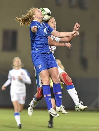 Glodis Viggosdottir of Iceland, front, and Tereza Kozarova of Czech in action during the women s World Cup qualification soccer match between Germany and Iceland in Znojmo, Czech Republic, on Monday, October 24, 2017. (CTKxPhoto LubosxPavlicek) CTKPhotoP201710241064401  PAV 12