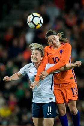 (L-R) Ingrid Marie Spord of Norway, Danielle van de Donk of the Netherlands during the FIFA Women s World Cup 2019 qualifying match between The Netherlands and Norway at the Noordlease Stadium on October 24, 2017 in Groningen, The Netherlands FIFA Women s World Cup 2019 qualifying group 3 2017 2018 xVIxVIxImagesx xRonaldxBonestrooxIVx 9114341