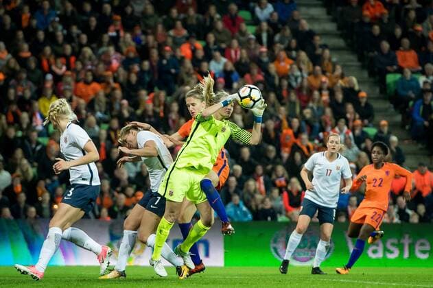 (L-R) Elise Thorsnes of Norway, Vivianne Miedema of the Netherlands, goalkeeper Ingrid Hjelmseth of Norway during the FIFA Women s World Cup 2019 qualifying match between The Netherlands and Norway at the Noordlease Stadium on October 24, 2017 in Groningen, The Netherlands FIFA Women s World Cup 2019 qualifying group 3 2017 2018 xVIxVIxImagesx xRonaldxBonestrooxIVx 9114347