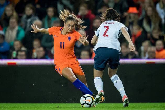(L-R) Lieke Martens of The Netherlands, Ingrid Moe Wold of Norway during the FIFA Women s World Cup 2019 qualifying match between The Netherlands and Norway at the Noordlease Stadium on October 24, 2017 in Groningen, The Netherlands FIFA Women s World Cup 2019 qualifying group 3 2017 2018 xVIxVIxImagesx xRonaldxBonestrooxIVx 9114387