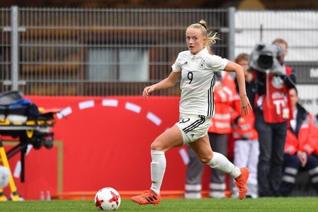 Lea Schüller (Deutschland , Germany , DFB ) (9) im Vorwärtslauf in Aktion, in Action, Fussball, WM 2019 - Qualifikation Deutschland - Färöer,