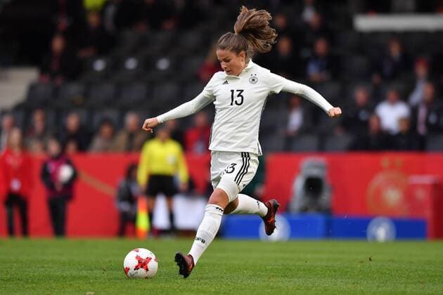 Melanie Leupolz (Deutschland , Germany , DFB ) (13) im Vorwärtslauf in Aktion, in Action, Fussball, WM 2019 - Qualifikation Deutschland - Färöer,