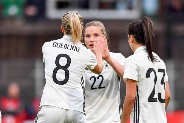 Jubel, Freuen, celebrate, happy, cheer , Goal Celebration nach 10:0, Fussball, WM 2019 - Qualifikation Deutschland - Färöer,