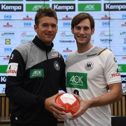 Handball, Herren, Länderspiel Deutschland - Spanien in Berlin, Pressekonferenz, Mannschaftskapitän Bundestrainer Christian Prokop (Deutschland), Uwe Gensheimer (Nr. 3, Deutschland), 25.10.17, Copyright: xMichaelxHundtx xMatthiasxKochx
