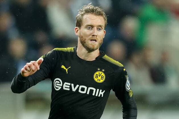 Magdeburg, Deutschland, 24.10.2017, DFB-Pokal, 2. Runde, 1.FC Magdeburg - BV Borussia Dortmund, Andre Schuerrle (BVB) guckt ( DeFodi048