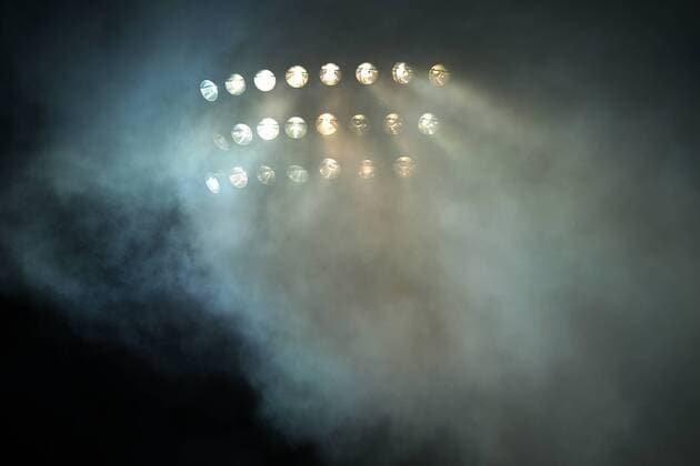 v.li.: Flutlicht, Bengalos, Nebel, Symbolfoto, Symbolbild, Feature, Rauch, Fussball, DFB-Pokal, 1. FC Schweinfurt 05 - Eintracht Frankfurt,