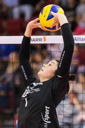 Erika Mercado Chavez (Schwarz-Weiß Erfurt, 7) beim Zuspiel, Volleyball, 1. Bundesliga Frauen, Allianz MTV Stuttgart - Schwarz-Weiß Erfurt,