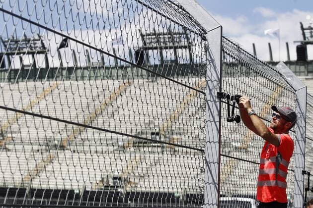 Members of the logistics team finish the last details for Mexico s Formula One Grand Prix that will be celebrated at the Hermanos Rodriguez racetrack next Sunday in Mexico City, Mexico, 25 October 2017. Mexico City prepares for the F1 GP next Sunday !ACHTUNG: NUR REDAKTIONELLE NUTZUNG!  Copyright: xUlisesxRuizxBasurtox CMX105 20171025-636445720140060375