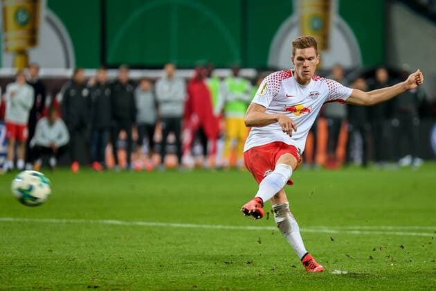 Marcel Halstenberg (RB Leipzig, 23) trifft per Elfmeter, Fussball, DFB-Pokal, RB Leipzig - FC Bayern München,