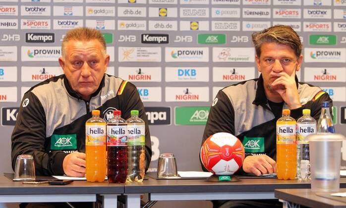 Leipzig, 27.10.2017, Lindner Hotel, Handball Damen, Pressekonferenz im Vorfeld der Handball Weltmeisterschaft der Frauen 2017 , Im Bild v.l.: Bundestrainer Michael Biegler (Deutschland) und Torwarttrainer Jan Heupert (Deutschland) ,