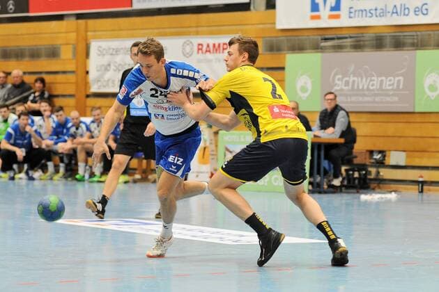 Lukas Fischer (TV Neuhausen 24) gegen Maximilian Trost (Rhein-Neckar Loewen II 2) TV Neuhausen,Handball,Maenner,3.Liga Sued,27.10.2017, Foto:TBaur Eibner Metzingen Copyright: xBaurT Eibner-Pressefotox EP_ToBa