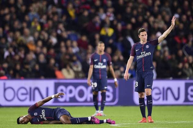 blessure de KIMPEMBE Presnel PSG FOOTBALL PSG vs Nice Conforama Ligue1 27 10 2017 JBAutissier Panoramic 