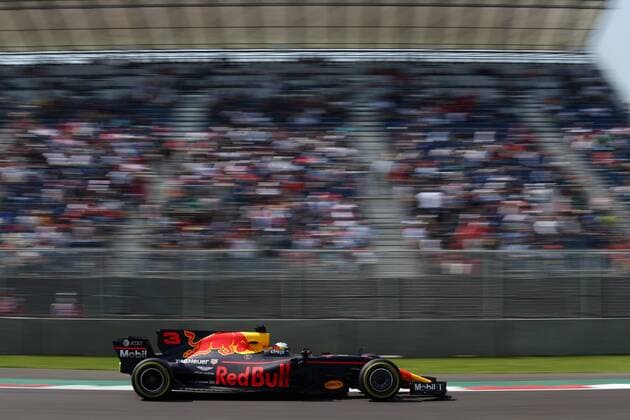 27.10.2017 - Free Practice 2, Daniel Ricciardo (AUS) Red Bull Racing RB13 Mexican Grand Prix, Mexico City 26 - 29 October 2017 27.10.2017 - Free Practice 2, Daniel Ricciardo (AUS) Red Bull Racing RB13 