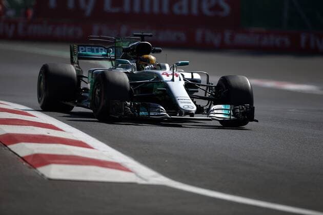 27.10.2017 - Free Practice 2, Lewis Hamilton (GBR) Mercedes AMG F1 W08 Mexican Grand Prix, Mexico City 26 - 29 October 2017 27.10.2017 - Free Practice 2, Lewis Hamilton (GBR) Mercedes AMG F1 W08 