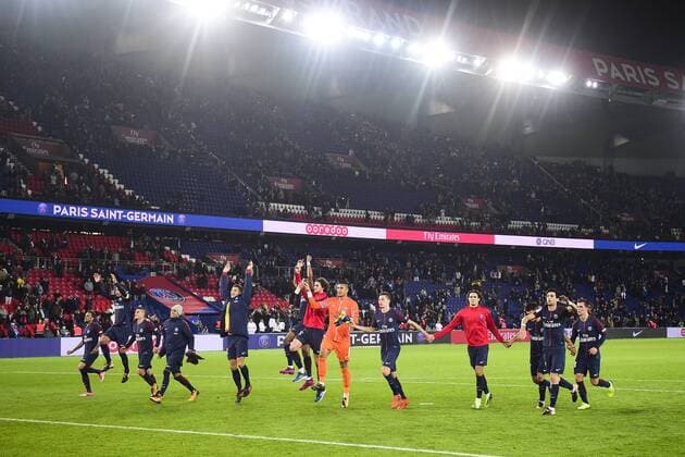 joie des joueurs du PSG en fin de match FOOTBALL PSG vs Nice Conforama Ligue1 27 10 2017 JBAutissier Panoramic 