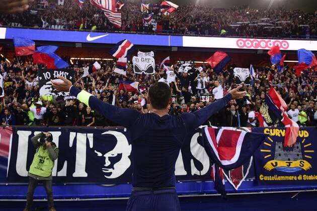 joie des joueurs du PSG en fin de match SILVA Thiago PSG FOOTBALL PSG vs Nice Conforama Ligue1 27 10 2017 JBAutissier Panoramic 