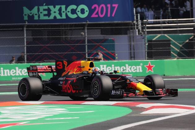 27.10.2017 - Free Practice 2, Daniel Ricciardo (AUS) Red Bull Racing RB13 Mexican Grand Prix, Mexico City 26 - 29 October 2017 27.10.2017 - Free Practice 2, Daniel Ricciardo (AUS) Red Bull Racing RB13 