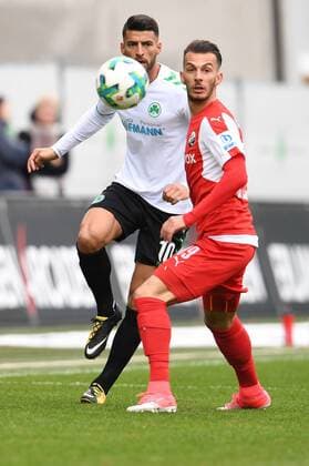 28.10.2017 - Fussball - Saison 2017 2018 - 2. Fussball - Bundesliga - 12. Spieltag: SpVgg Greuther Fürth ( Kleeblatt ) - SV Sandhausen SVS - - Jurgen Gjasula (10. SpVgg Greuther Fürth ) Leart Paqarada (19, SV Sandhausen )