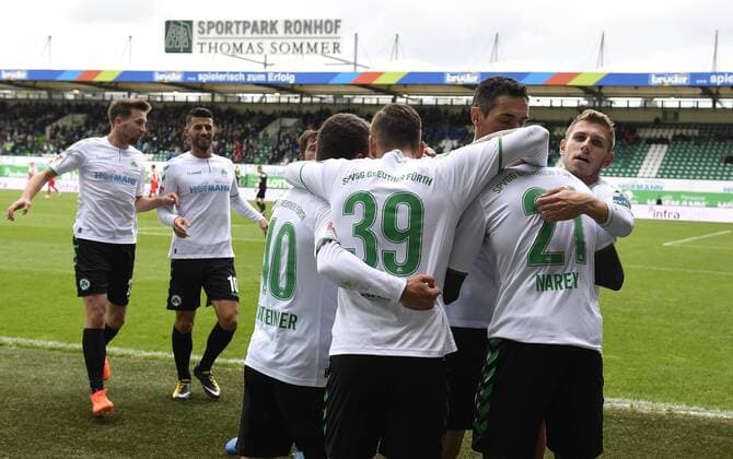 28.10.2017 - Fussball - Saison 2017 2018 - 2. Fussball - Bundesliga - 12. Spieltag: SpVgg Greuther Fürth ( Kleeblatt ) - SV Sandhausen SVS - - Torjubel Jubel Freude nac Treffer Tor Torschuß zum 1:0 durch Khaled Narey (21, SpVgg Greuther Fürth )