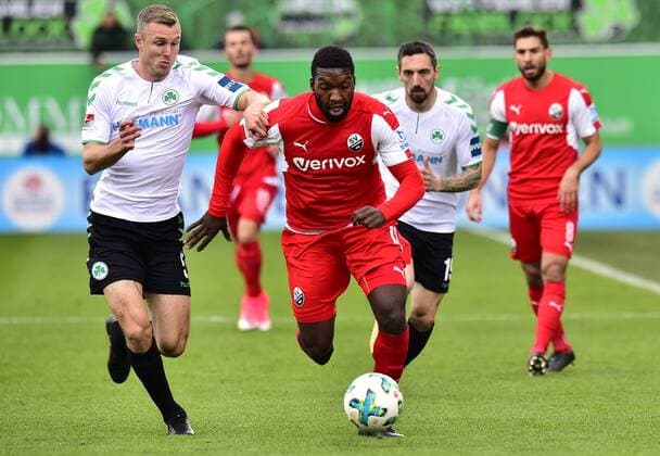 28.10.2017 - Fussball - Saison 2017 2018 - 2. Fussball - Bundesliga - 12. Spieltag: SpVgg Greuther Fürth ( Kleeblatt ) - SV Sandhausen SVS - - Richard Magyar ( 5, SpVgg Greuther Fürth ) Richard Sukuta-Pasu (10, SV Sandhausen )