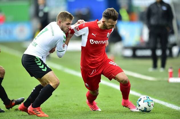 28.10.2017 - Fussball - Saison 2017 2018 - 2. Fussball - Bundesliga - 12. Spieltag: SpVgg Greuther Fürth ( Kleeblatt ) - SV Sandhausen SVS - MeZi - Levent Aycicek (7, SpVgg Greuther Fürth ) Leart Paqarada (19, SV Sandhausen )