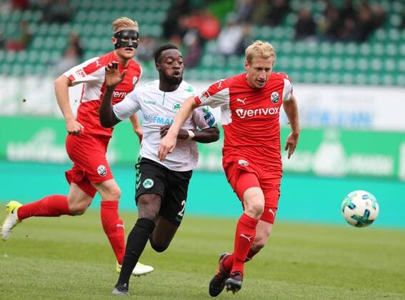 Khaled Narey (SpVgg Greuther Fuerth) im Zweikampf mit Philipp Klingmann (SV Sandhausen), Begegnung SpVgg Greuther Fuerth vs SV Sandhausen, 28.10.2017, 2. Bundesliga, Fuerth Copyright: xWuestx Eibner-Pressefotox EP_fwt