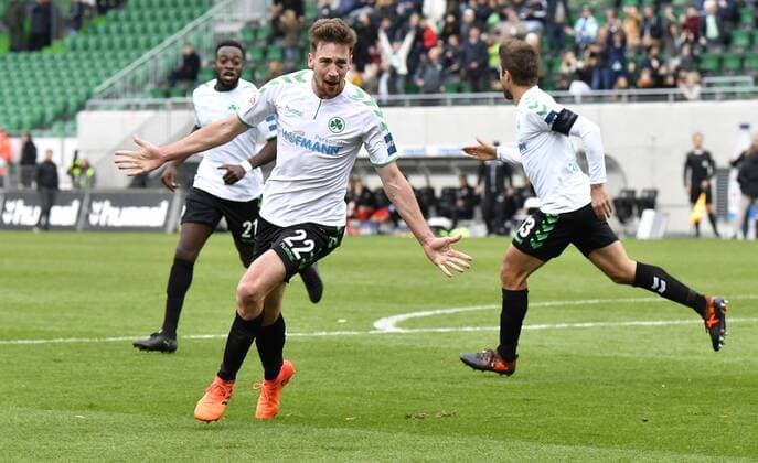 28.10.2017 - Fussball - Saison 2017 2018 - 2. Fussball - Bundesliga - 12. Spieltag: SpVgg Greuther Fürth ( Kleeblatt ) - SV Sandhausen SVS - - Torjubel Jubel Freude nach Treffer Tor Torschuß zum 2:1 durch Mario Maloca (22, SpVgg Greuther Fürth ) -