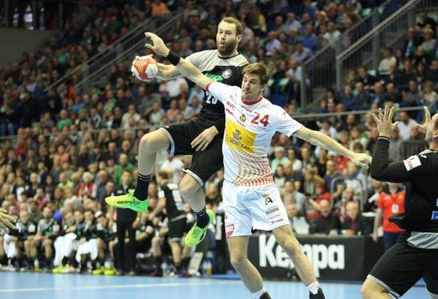 28.10.2017, xcsx, Handball Laenderspiel Herren, Deutschland - Spanien, emspor, v.l. Viran Morros de Argila (Spanien) gegen Steffen Fäth (Deutschland) Magdeburg