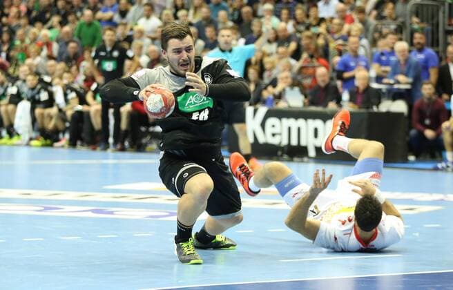 28.10.2017, xcsx, Handball Laenderspiel Herren, Deutschland - Spanien, emspor, v.l. Jannik Kohlbacher (Deutschland) beim Wurf vom Kreis Magdeburg