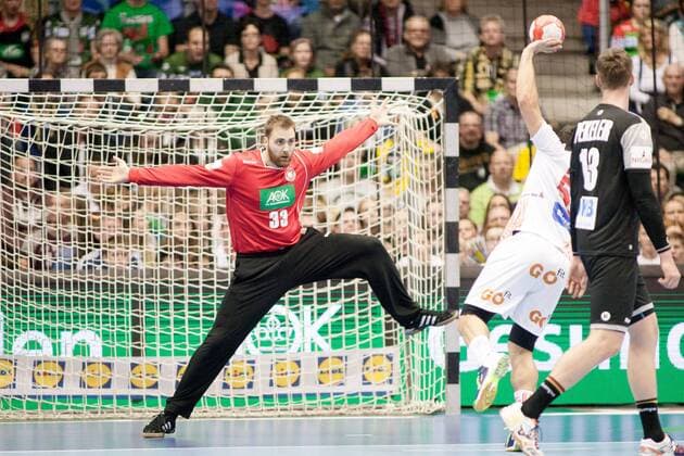 Valero Rivera (Nr. 7 Spanien) wirft einen Siebenmeter gegen Andreas Wolff (Nr. 33 Deutschland) Deutschland - Spanien Magdeburg Copyright: xDanielxReinelt xEibner-Pressefotox EP_drt