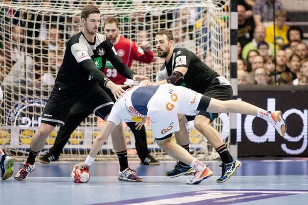 Hendrik Pekeler (Nr. 13 Deutschland) foult Deutschland - Spanien Magdeburg Copyright: xDanielxReinelt xEibner-Pressefotox EP_drt
