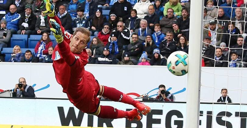 Bilder des Tages - SPORT Fussball 1. Bundesliga: TSG 1899 Hoffenheim - Borussia Mönchengladbach, 10. Spieltag am 28.10.2017 in der Wirsol Rhein Neckar Arena, xmdx, Oliver BAUMANN (1, Tor, 1899 Hoffenheim) , ball geht an den pfosten TSG 1899 Hoffenheim - Borussia Mönchengladbach *** Soccer 1 Bundesliga TSG 1899 Hoffenheim Borussia Mönchengladbach 10 Round on 28 10 2017 in Wirsol Rhein Neckar Arena xmdx Oliver BAUMANN 1 Goal 1899 Hoffenheim go to the posts TSG 1899 Hoffenheim Borussia Mönchengladbach
