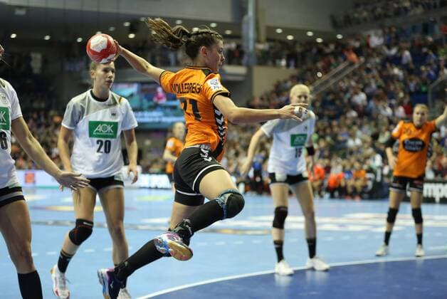 28.10.2017, xcsx, Handball Laenderspiel Herren, Deutschland - Spanien, emspor, v.l. Kelly Johanna Vollebregt (Niederlande) beim Wurf Magdeburg