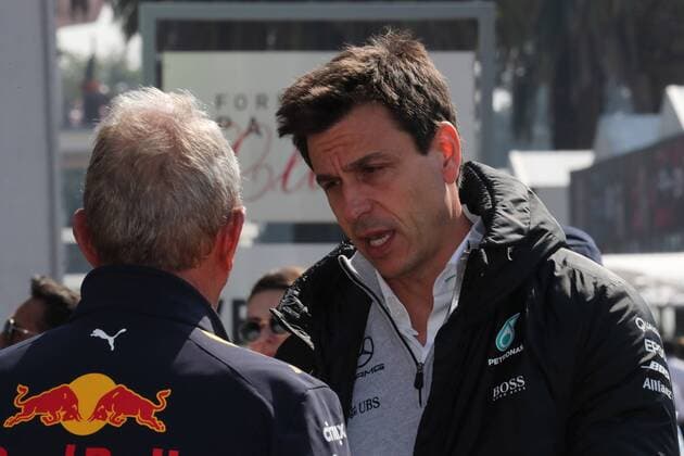 28.10.2017 - Free Practice 3, Helmut Marko (AUT), Red Bull Racing, Red Bull Advisor and Toto Wolff (GER) Mercedes AMG F1 Shareholder and Executive Director Mexican Grand Prix, Mexico City 26 - 29 October 2017 28.10.2017 - Free Practice 3, Helmut Marko (AUT), Red Bull Racing, Red Bull Advisor and Toto Wolff (GER) Mercedes AMG F1 Shareholder and Executive Director 